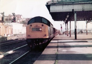 40-162-at-wakefield-kirkgate-24th-nov-1982